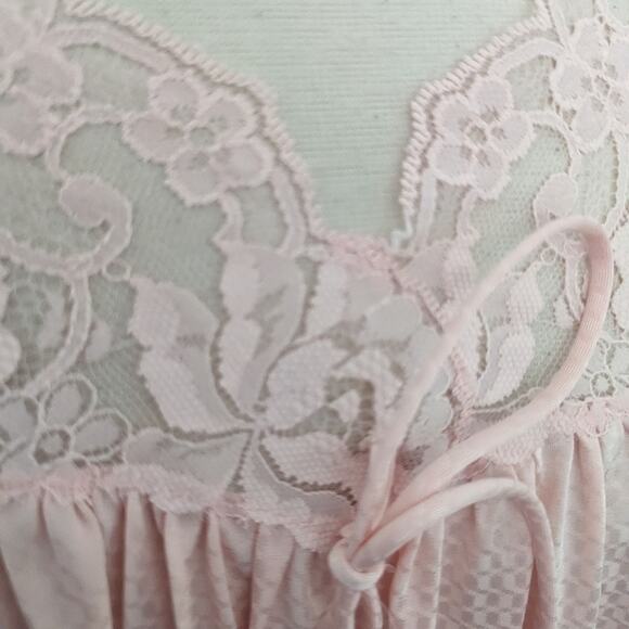 Women's Vintage JCpenney Collectibles Pink Silky Medium Nightgown Shirt 1970s - Picture 5 of 7